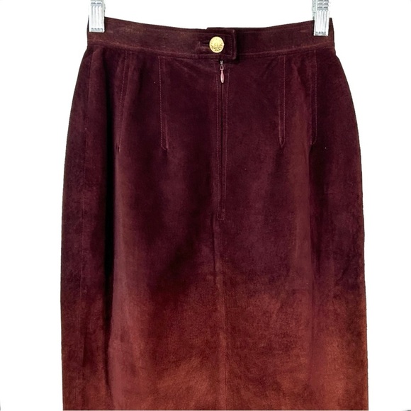 CHANEL Boutique Vintage Burgundy Suede Leather Skirt XS - Picture 6 of 8